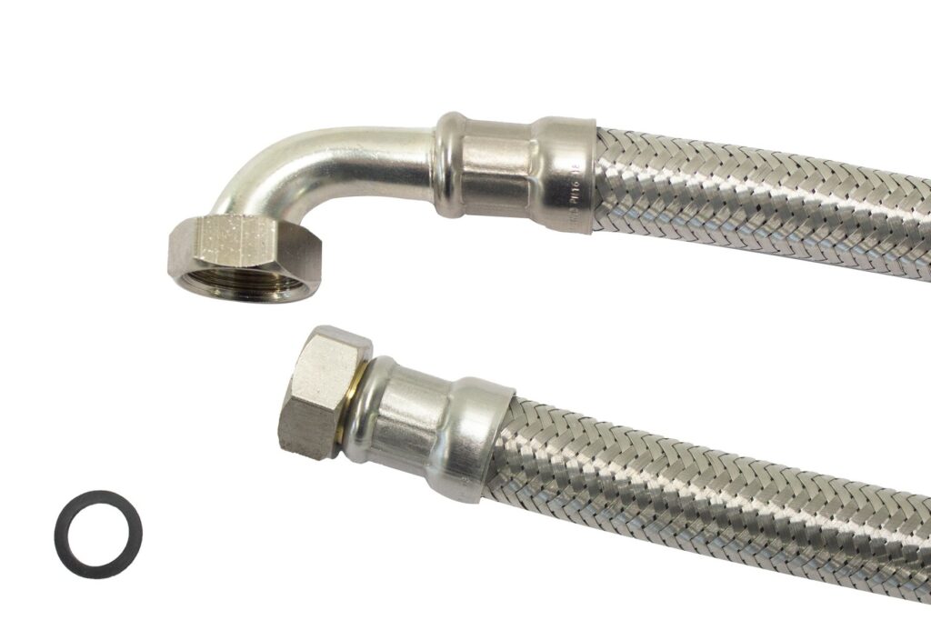 Detailfoto flexibele RVS slang 80 cm DN20 met rubber afdichtring – aansluitmateriaal voor waterontharders