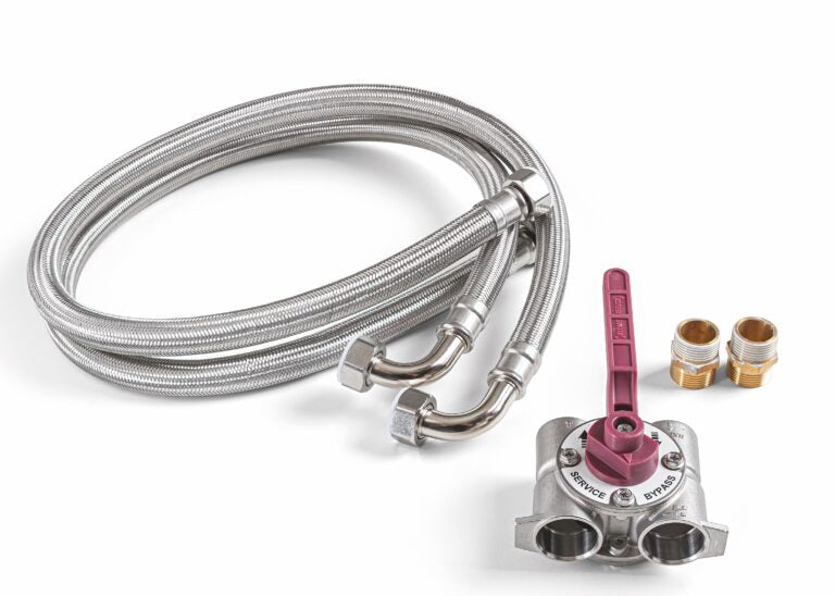 Aansluitset voor SmartFlow 250 waterontharder – RVS slangen, bypassklep en koppelingen.