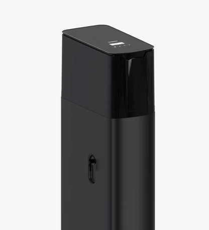 Waterontharder met digitaal display zijaanzicht– SlimFlow serie zwarte uitvoering, compact ontwerp geschikt voor huishoudens tot 6 personen